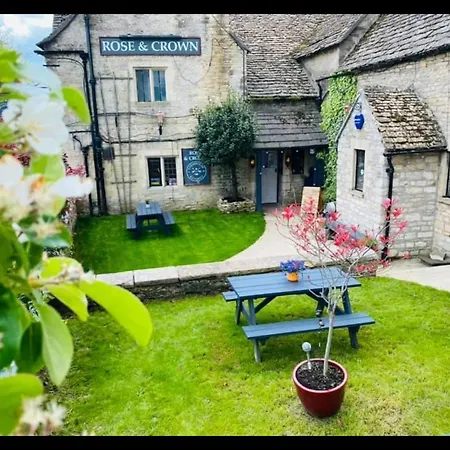 The Rose & Crown Farmhouse Kitchen-2